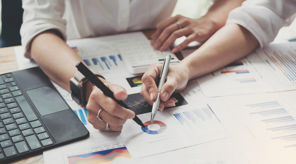 従来の和装業界の商流では、情報の流れに大きな課題がありました。