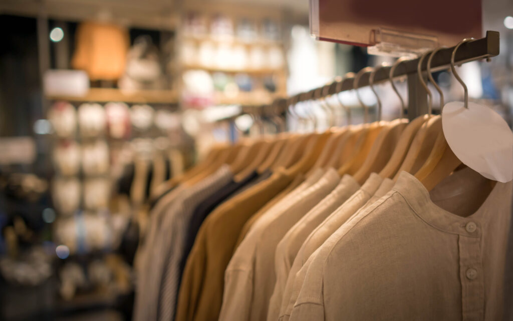 名鉄百貨店での9年間──消費者の最前線

大学卒業後、名古屋の老舗百貨店・名鉄百貨店に入社した。服飾雑貨で婦人靴、レディースアパレルの販売からキャリアをスタートし、やがてバイヤーへと成長していく。